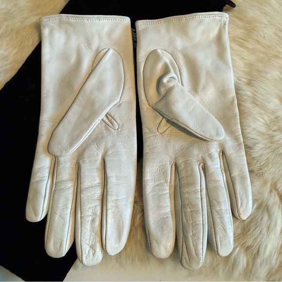 Fratelli Orsini Off White Leather Button Detail Gloves with Dust Bag - Picture 5 of 12